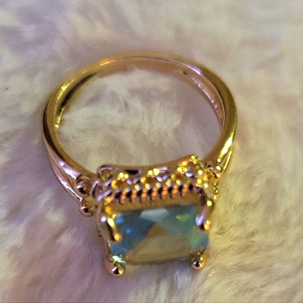 Stunning Blue Gemstone Cocktail Ring in Gold - Picture 4 of 4